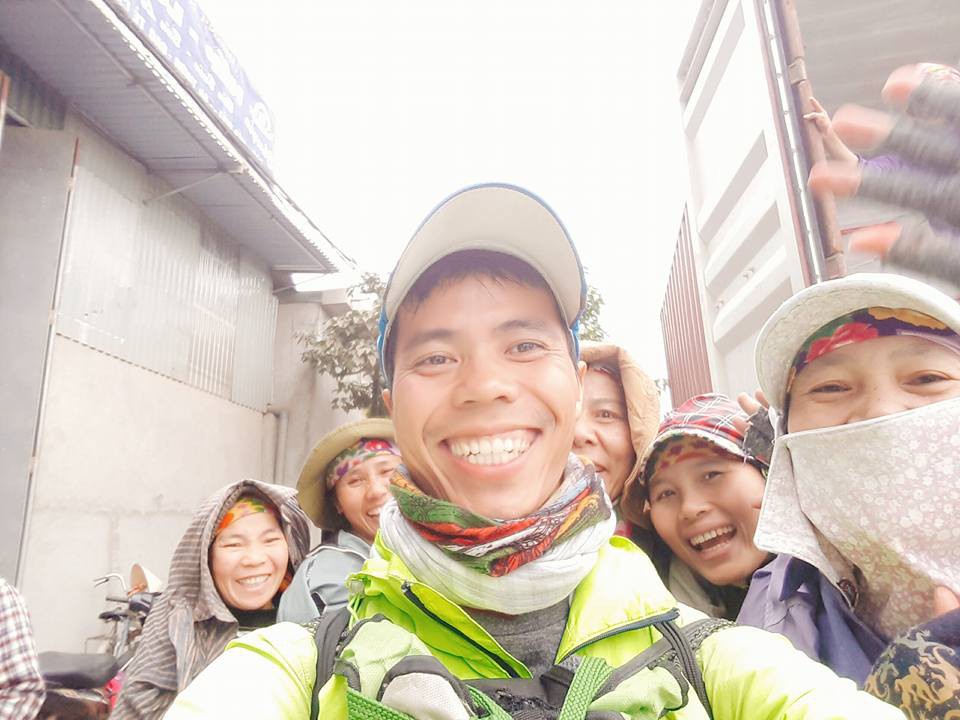 Chàng trai Phú Yên đi bộ xuyên Việt trong 113 ngày đêm chỉ với 100k và 1 cây đàn guitar